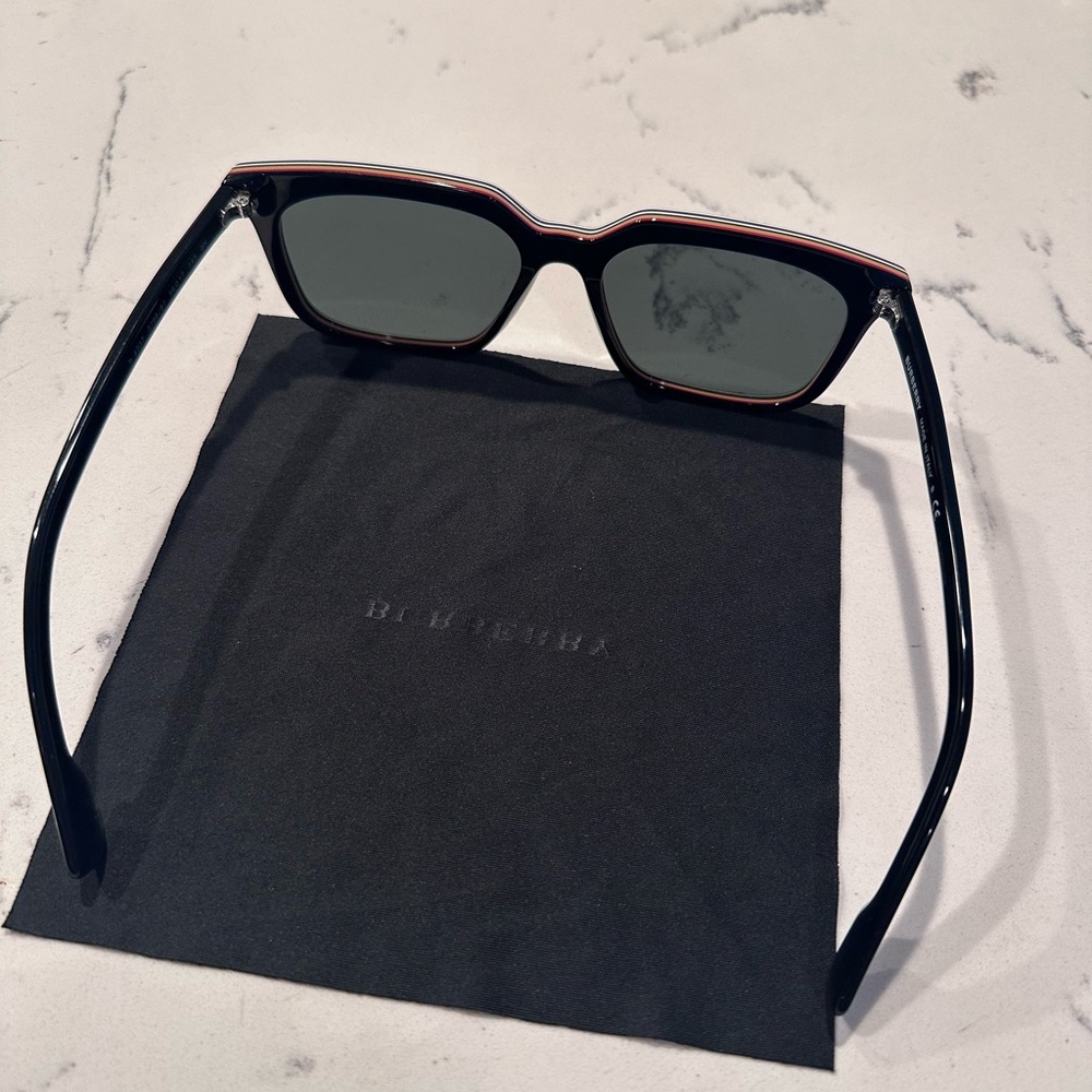 EUC Burberry BE4337F CARNABY 379887 Black Grey Square Unisex Sunglasses - Picture 3 of 5